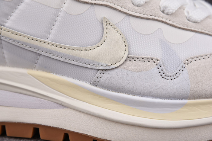 (image for) Sacai x Nike VaporWaffle DD1875-100