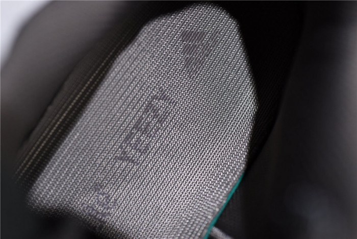 (image for) Adidas Yeezy Boost 700 v2 Geode 
