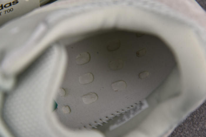 (image for) Adidas Yeezy Boost 700 Salt 