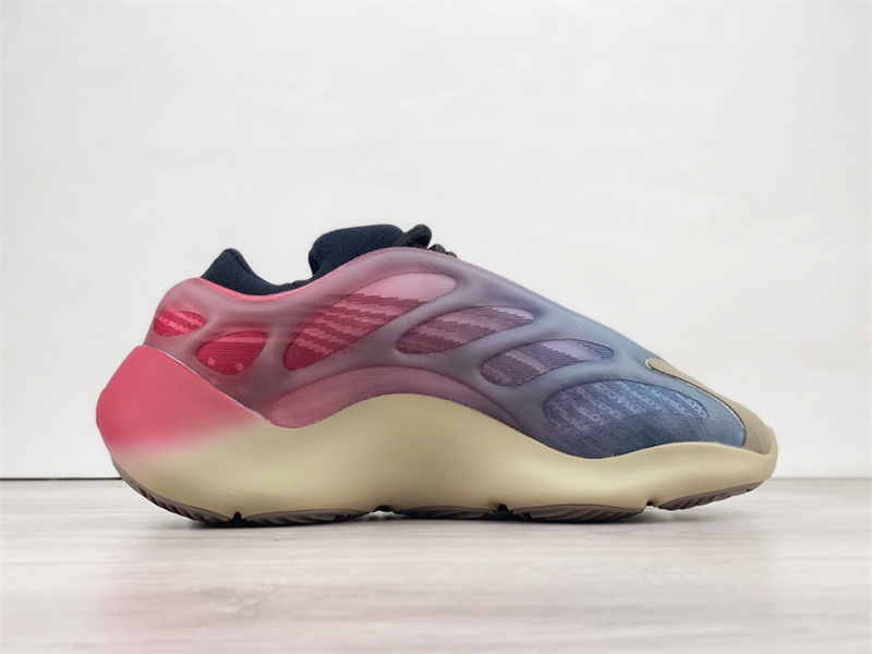(image for) Yeezy 700 V3 Fade Carbon 