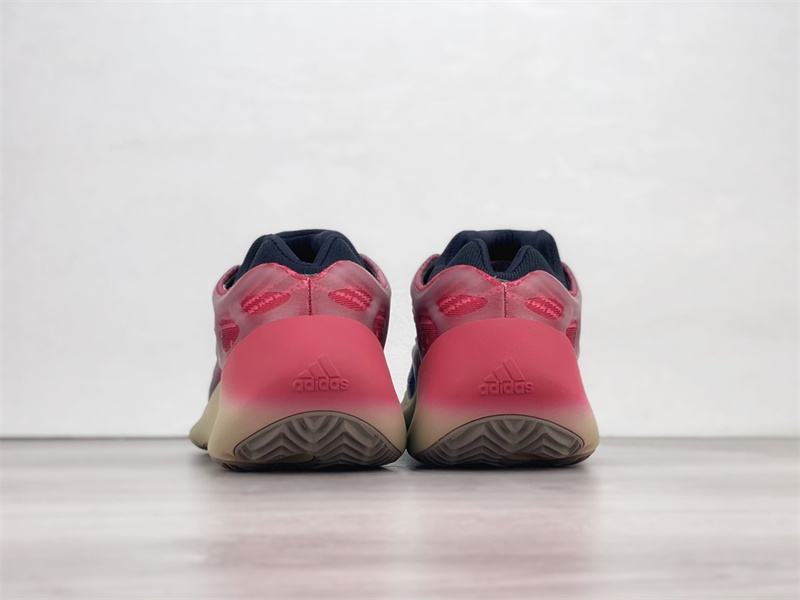 (image for) Yeezy 700 V3 Fade Carbon 