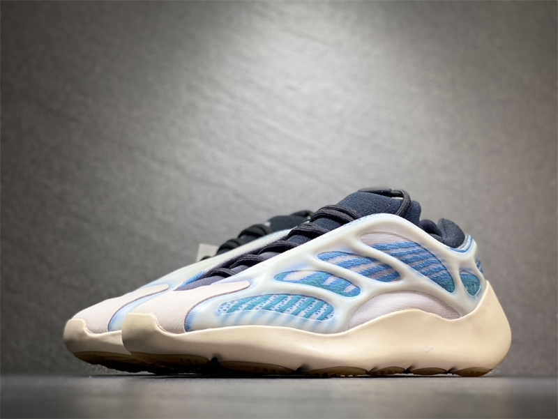 (image for) Yeezy 700 V3 Kyanite 
