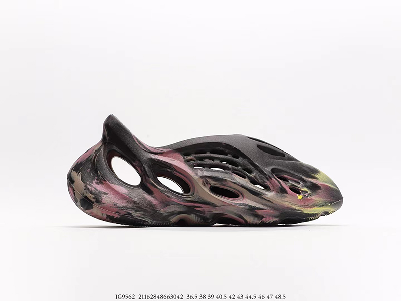 (image for) Adidas Yeezy Foam RNR MX Carbon 