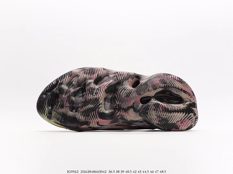 (image for) Adidas Yeezy Foam RNR MX Carbon 