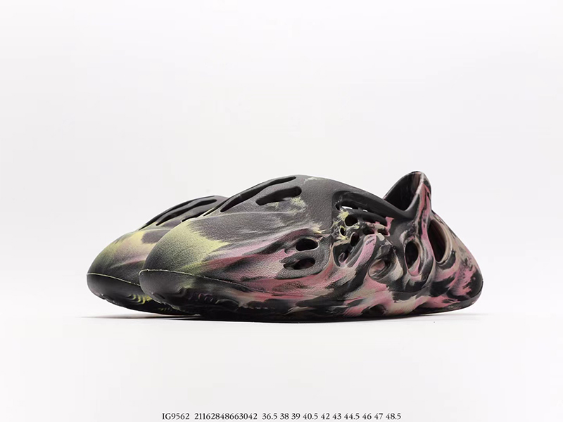 (image for) Adidas Yeezy Foam RNR MX Carbon 