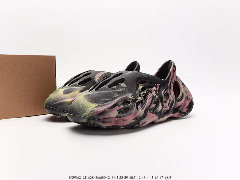 (image for) Adidas Yeezy Foam RNR MX Carbon 