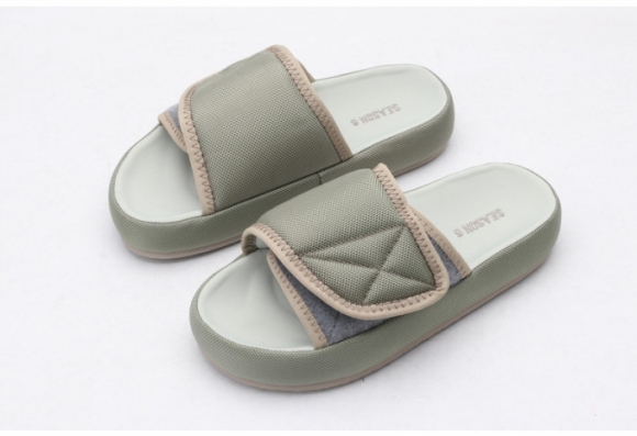 Yeezy sandals 001