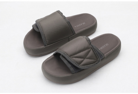 Yeezy sandals 005