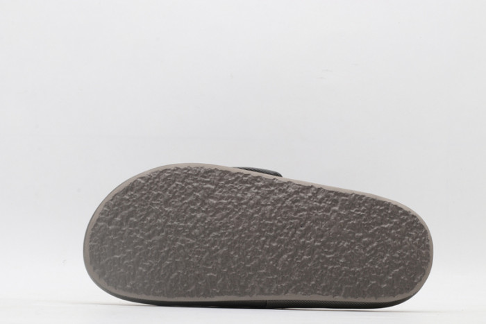 (image for) Yeezy sandals 005