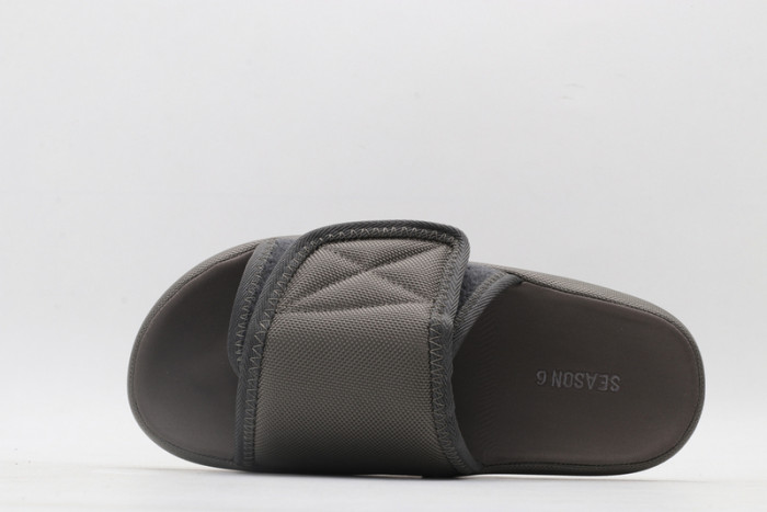 (image for) Yeezy sandals 005