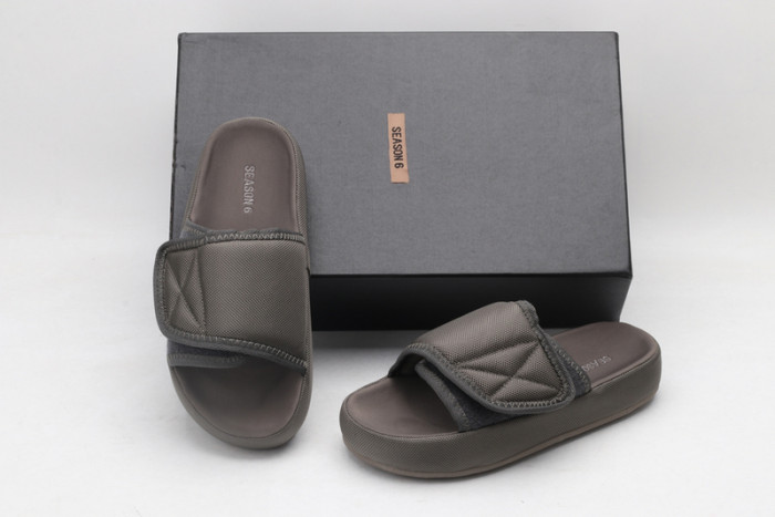 (image for) Yeezy sandals 005
