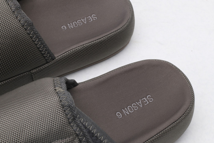 (image for) Yeezy sandals 005