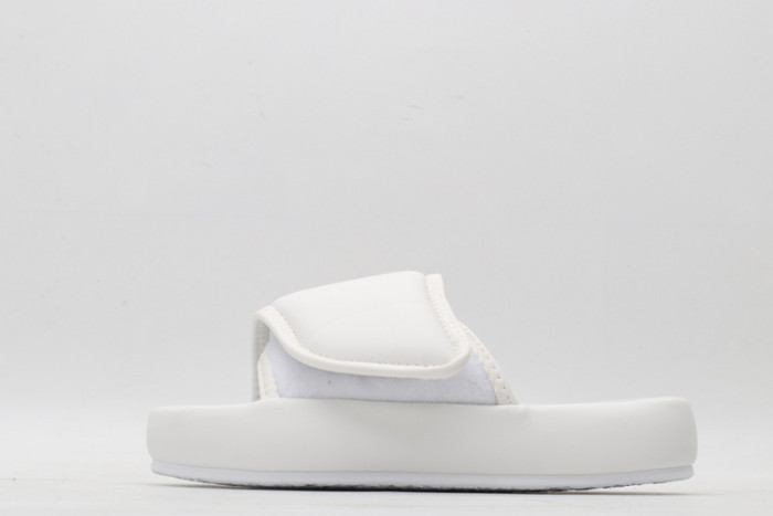 (image for) Yeezy sandals 007