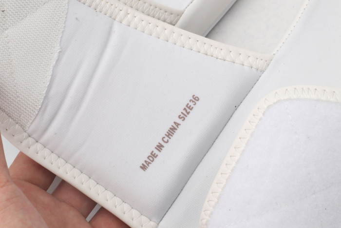 (image for) Yeezy sandals 007